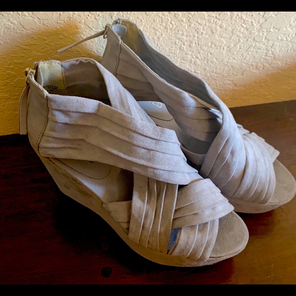 Divided Wedge Sandals